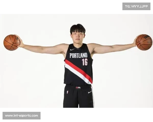 杨瀚森随开拓者出征多伦多，客场之旅首战猛龙